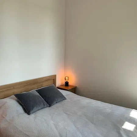 Neighbourhood Apartment *