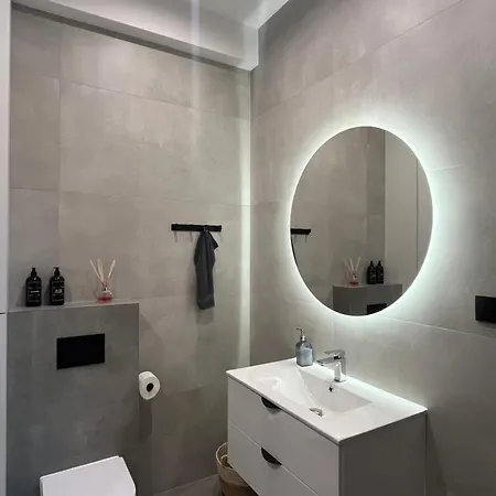 Neighbourhood Apartment *